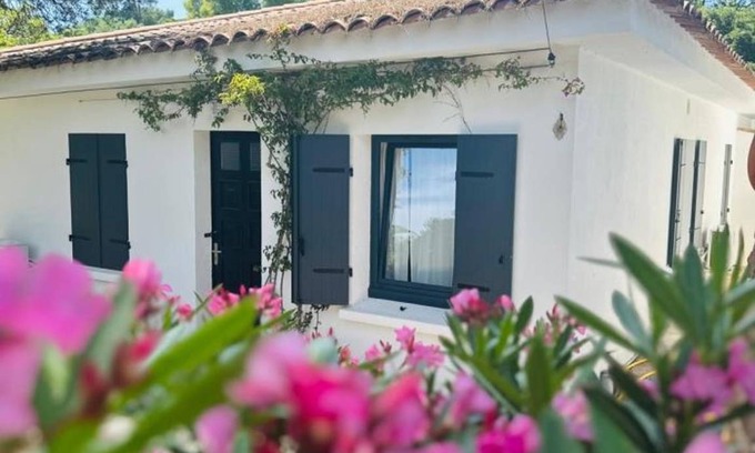 Plage de la Garonnette Villa | 108 m² Villa ∙ 4 bedrooms ∙ 9 guests