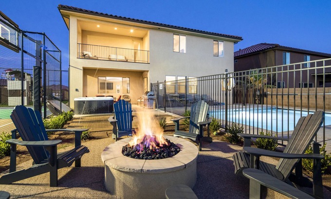 Santa Clara House | 108 | Private Pool, Hot Tub, Splash Pad, Game Consoles, Mountain Views, + More!