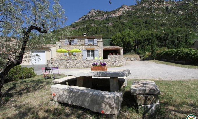 Sahune House | 109 m² Gîte ∙ 4 bedrooms ∙ 6 guests