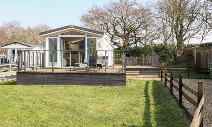 Pentney Cottage | 109 PENTNEY LAKES, family friendly, with a garden in King's Lynn