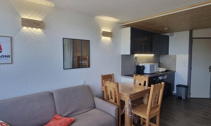 Aime Apartment | 10m from resort center, view mountain, balcony, tv, ski locker, 26m², La Plagne