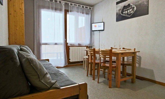 Chamrousse Apartment | 10m from ski slopes, 1st floor, balcony, tv, ski locker, 34m², Chamrousse