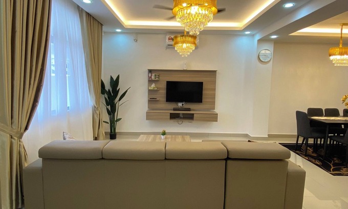 Sedili Kechil House | 10min to Desaru Coast Waterpark! Welcome to D'Royale Desaru Homestay.