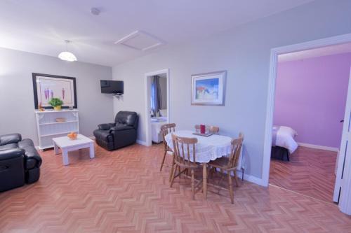 Lahinch Apartment | 10minDriveCliffsOfMoher-Cozy2Br-Parking-WiFi