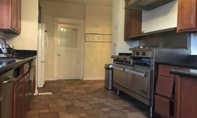 Highline Apartment | 10minutes Downtown Seattle and SeaTac Airport