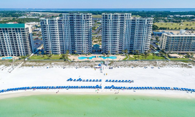 Destin Condo | 10th Floor Beachfront Condo in the Heart of Destin w/Breathtaking Views