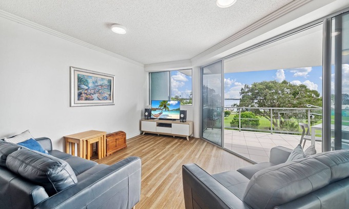 Maroochydore Apartment | 11/21 The Esplanade - River Views, Cotton Tree