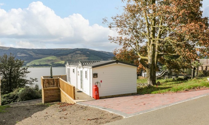 Cove Cottage | 11 MANSION VIEW, pet friendly, with a garden in Kilcreggan