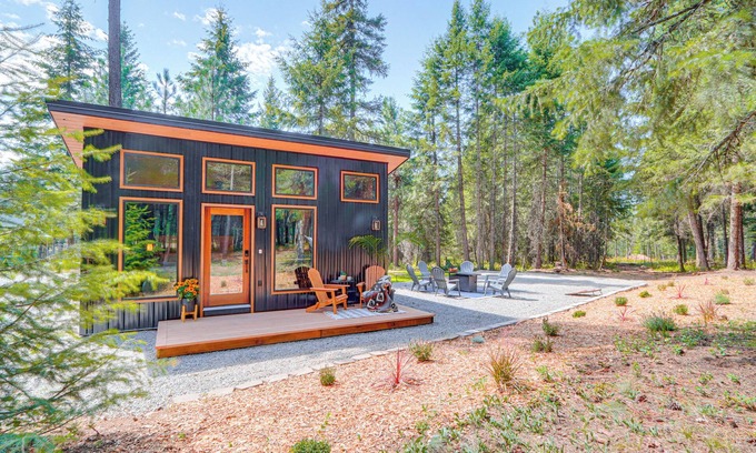 Athol Apartment | 11 Mi to Lake Pend Oreille: Wooded Cabin Escape!