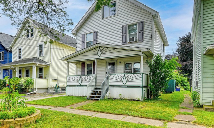North Tonawanda Apartment | 11 Mi to Niagara Falls: North Tonawanda Apartment