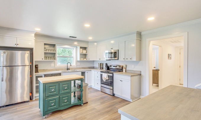 Holt Cottage | 11 Mi to Smithville Lake: Private Home Near Winery
