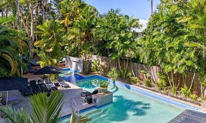 Port Douglas Apartment | 11 On The Reef Stunning apartment walking distance to Four Mile Beach & Macrossan St