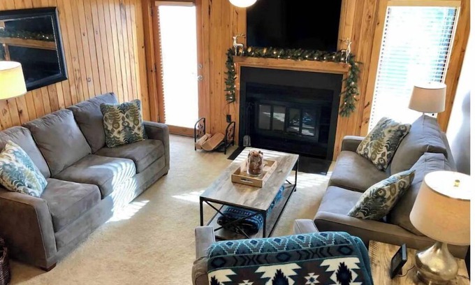 Snowshoe Condo | 11 Powderidge, Snowshoe, WV - Slopeside Serenity