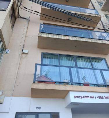 Tower Road Apartment | 110 m² Apartment ∙ 3 bedrooms ∙ 6 guests