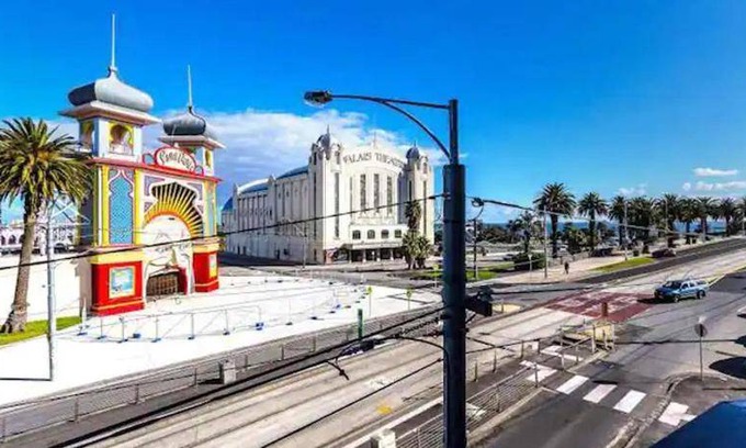 St Kilda Apartment | 110 m² Apartment ∙ 2 bedrooms ∙ 6 guests