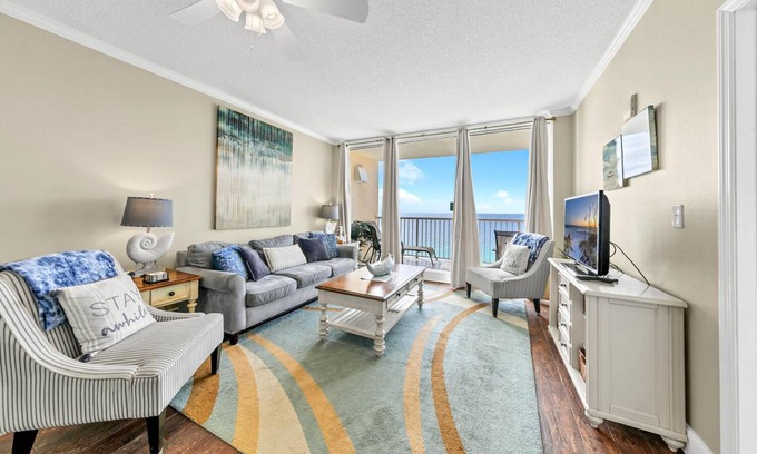 Long Beach Condo | 110 m² Condo ∙ 3 bedrooms ∙ 8 guests