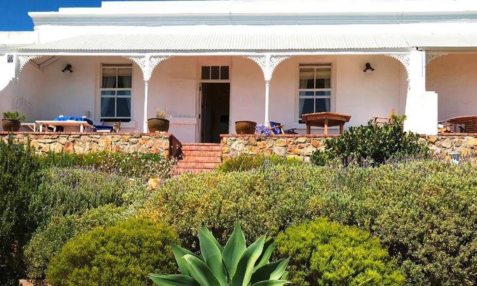 Redhill House | 110 m² House ∙ 2 bedrooms ∙ 4 guests