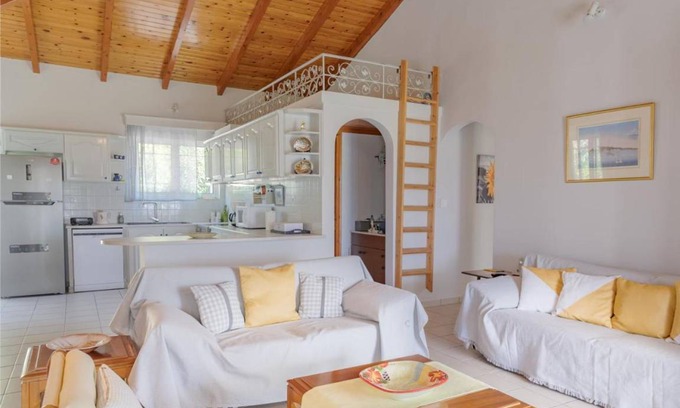 Kalamaki House | 110 m² House ∙ 3 bedrooms ∙ 7 guests
