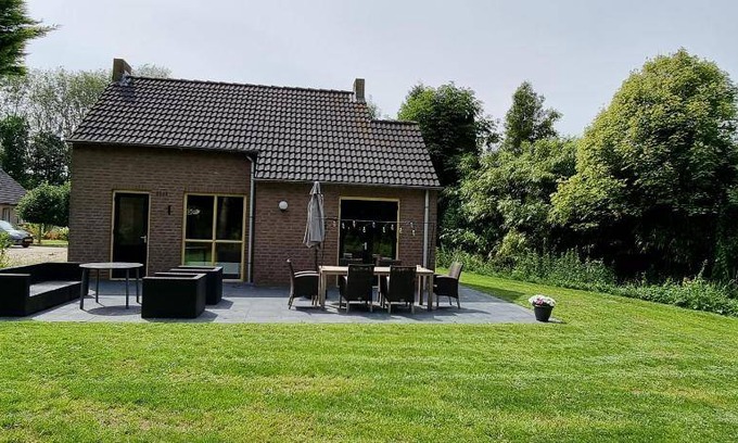 Ewijk House | 110 m² House ∙ 3 bedrooms ∙ 6 guests