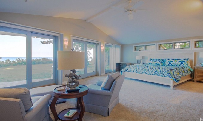 Muskegon House | 110 ' OF BEAUTIFUL LAKE MICHIGAN SHORELINE