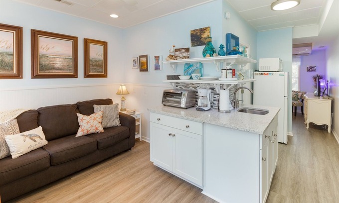 Isle of Palms Condo | #110 Picture Perfect Studio w Sleeper Sofa, 4 Minute Walk 2 Beach, On Site Pool