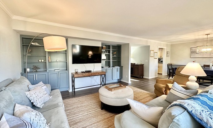 Shipyard Plantation Villa | 1104 Shipmaster - UPDATED 4BR IN SHIPYARD! GOLF VIEWS! WALK OR BIKE TO BEACH!