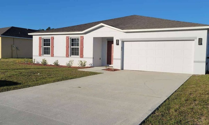 Kingsland House | 111 College: 4 BR, 2 BA House in Kingsland, Sleeps 12