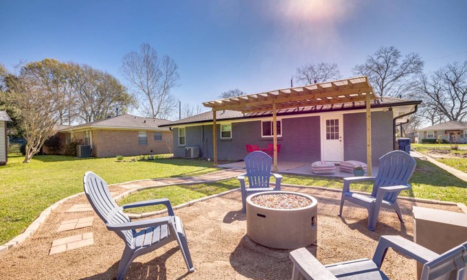 Tomball Cottage | 111 m² Cabin ∙ 2 bedrooms ∙ 4 guests