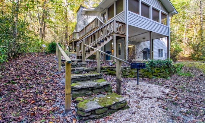 Clarkesville Cabin | 111 m² Cabin ∙ 3 bedrooms ∙ 8 guests