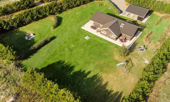 Bratten Strand House | 111 m² House ∙ 4 bedrooms ∙ 8 guests