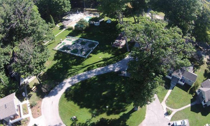 Whitehall Resort | 111 m² Resort ∙ 3 bedrooms ∙ 13 guests