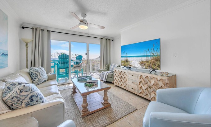 Fort Walton Beach Condo | 112 | Huge Balcony + Free Beach Service + 2 Pools + Pickleball