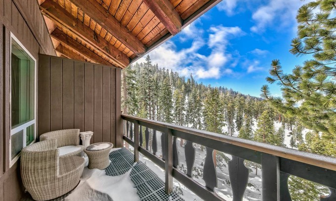Tahoe Village Condo | 112 m² Condo ∙ 2 bedrooms ∙ 6 guests