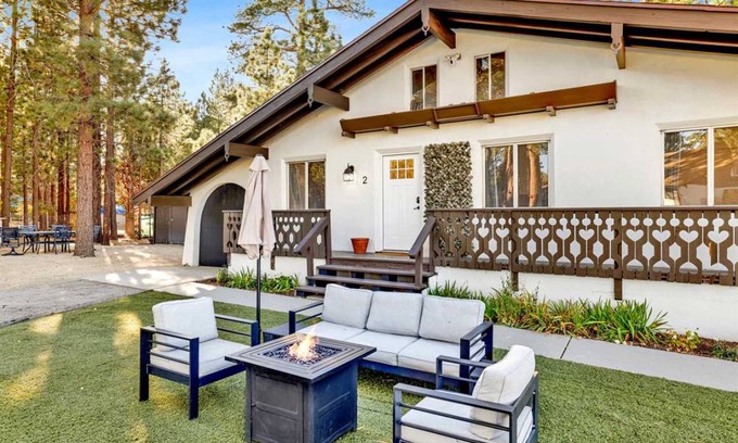 Big Bear Hotel | 112 m² Hotel ∙ 2 bedrooms ∙ 8 guests