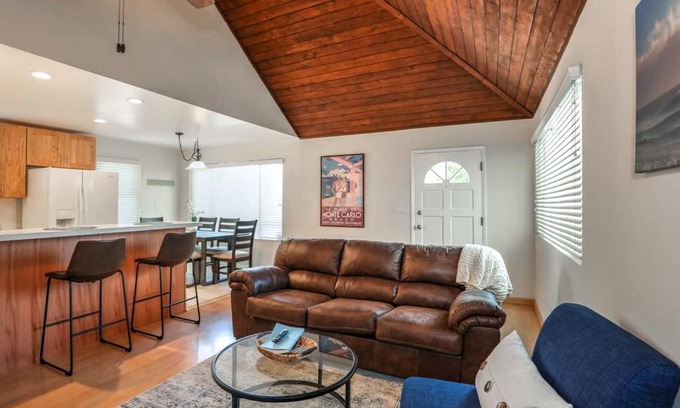 Venice House | 112 Thornton Place House