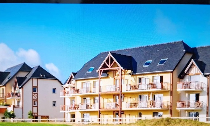 Sables-d'Or-les-Pins Apartment | 114 - 6-room duplex apartment with communal pool.