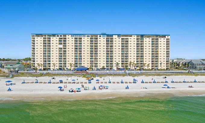 Biltmore Beach Condo | 114 m² Condo ∙ 3 bedrooms ∙ 6 guests