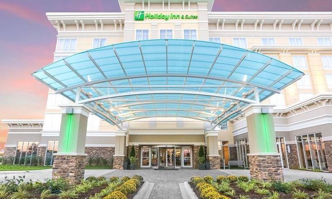 East Peoria Hotel | 115 m² Hotel ∙ 2 bedrooms ∙ 127 guests