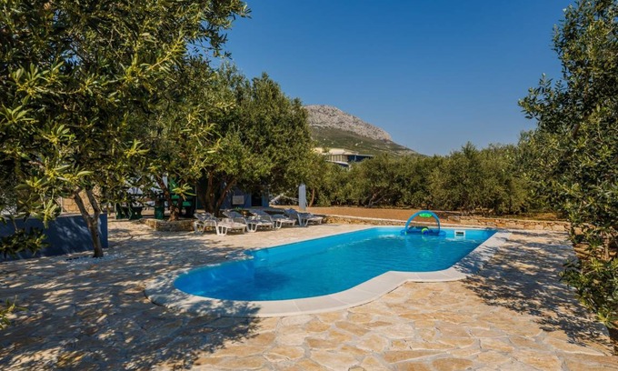 Kastel Sucurac Villa | 115 m² Villa ∙ 3 bedrooms ∙ 12 guests