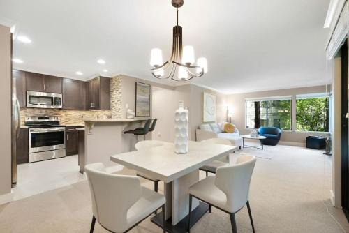 Northwest Bellevue Apartment | 115 Modern and Serene Min to Downtown