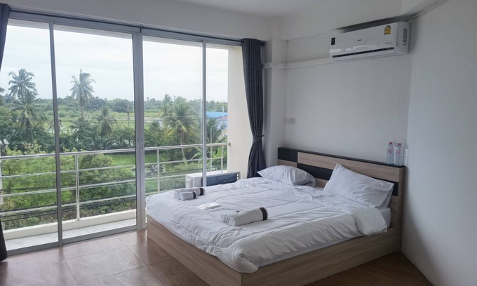 Nakhon Chai Si Hotel | 115 Townhouse