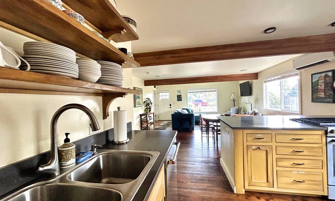 Creswell House | 116 m² House ∙ 3 bedrooms ∙ 8 guests