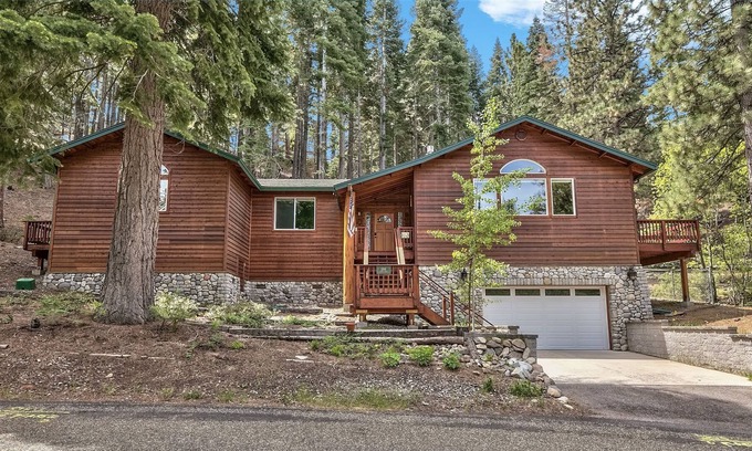 Pioneer Trail Ski Chalet | 1184C Angel's Air Lodge 3 Bedrooms, 2 Baths