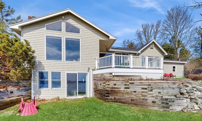 Freeport Cottage | 119 m² Cabin ∙ 2 bedrooms ∙ 6 guests