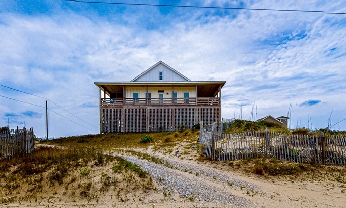 Carova Beach House | 119 m² House ∙ 3 bedrooms ∙ 6 guests