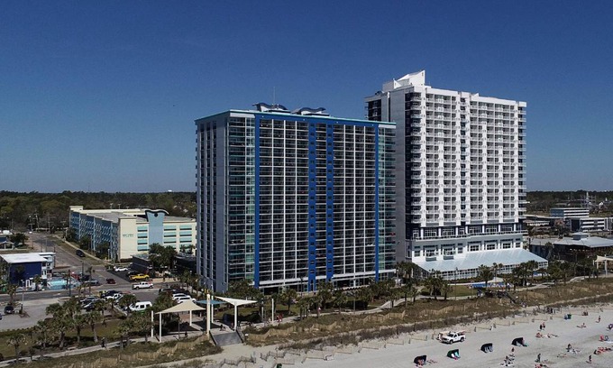 Downtown Myrtle Beach Resort | 119 m² Resort ∙ 2 bedrooms ∙ 127 guests