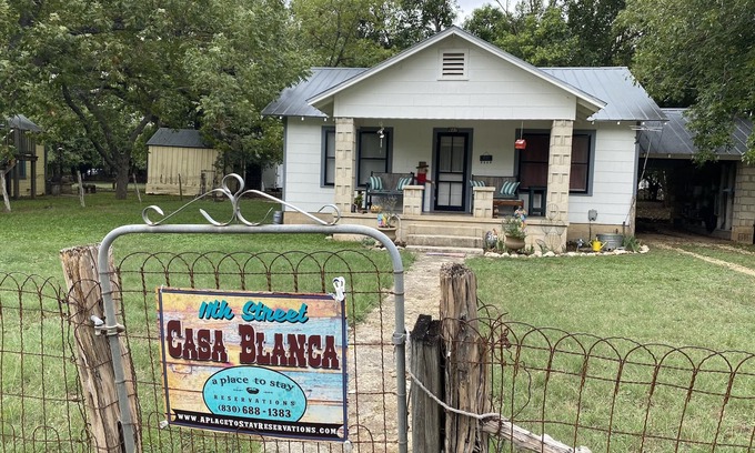 Bandera House | 11th St. Casa Blanca Downtown Bandera, TX