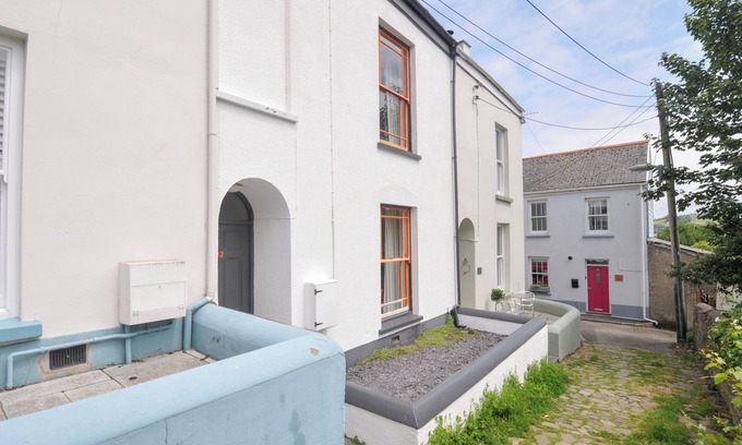 Appledore Cottage | 12 ALPHA PLACE, pet friendly, character holiday cottage in Appledore