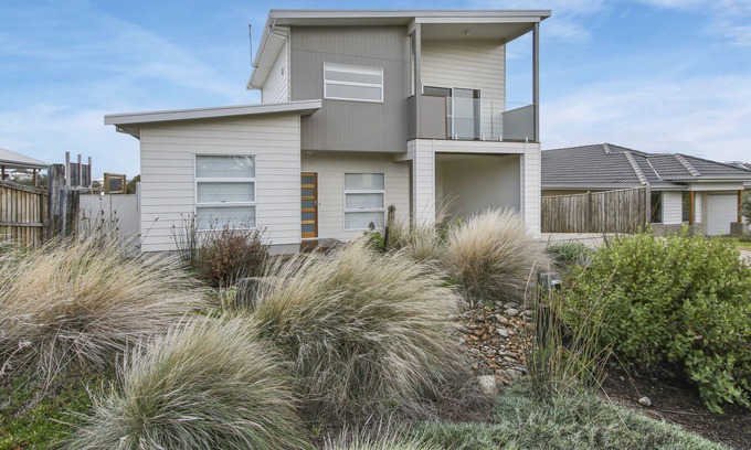 Cowes House | 12 Echidna Grove