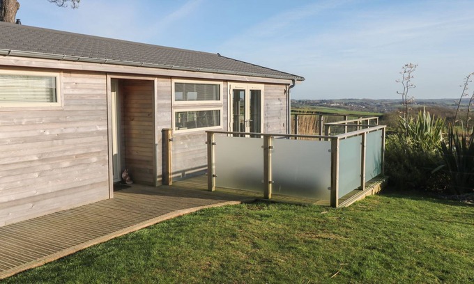 Dobwalls Cottage | 12 FARAWAY FIELDS, pet friendly, luxury holiday cottage in Dobwalls